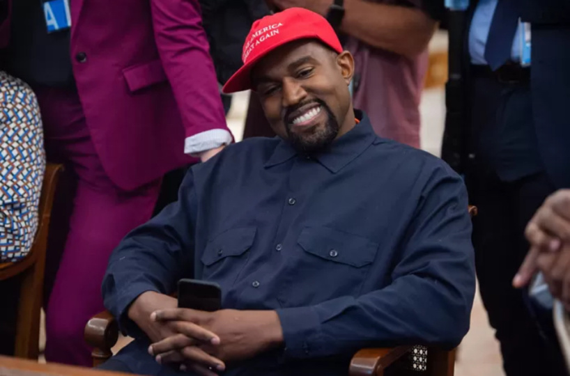Kanye West renonce à se présenter à l’élection présidentielle américaine de 2024 Kanye West renonce à se présenter à l’élection présidentielle américaine de 2024