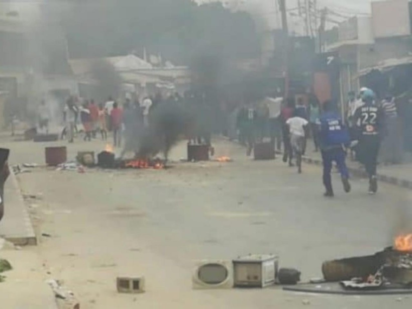 Bataille rangée entre tabliers et agents de la mairie de Rufisque : neuf (9) blessés enregistrés, un véhicule endommagé Bataille rangée entre tabliers et agents de la mairie de Rufisque : neuf (9) blessés enregistrés, un véhicule endommagé