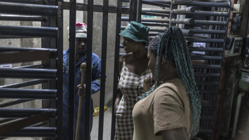 Afrique du Sud: plus de 500 mineurs bloqués sous terre à cause d'un conflit syndical Afrique du Sud: plus de 500 mineurs bloqués sous terre à cause d'un conflit syndical