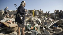 La destruction est visible jeudi près de l'aéroport de Sanaa, la capitale du Yémen