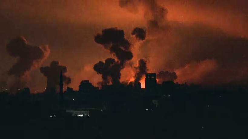À Gaza, Israël a opéré un véritable massacre de civils cette nuit avec des bombardements intenses À Gaza, Israël a opéré un véritable massacre de civils cette nuit avec des bombardements intenses