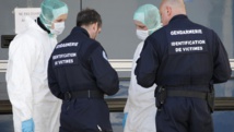 Pendant que l'enquête sur la personnalité d'Andreas Lubitz se poursuit en Allemagne, en France, légistes et gendarmes travaillent à l'identification des victimes du crash de l'airbus A320 de la Germanwings mard dernier.. REUTERS/Eric Gaillard