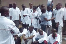 Côte d'Ivoire : Des syndicats de la santé annoncent une grève le 13 avril pour réclamer le "déblocage des salaires" Côte d'Ivoire : Des syndicats de la santé annoncent une grève le 13 avril pour réclamer le "déblocage des salaires"