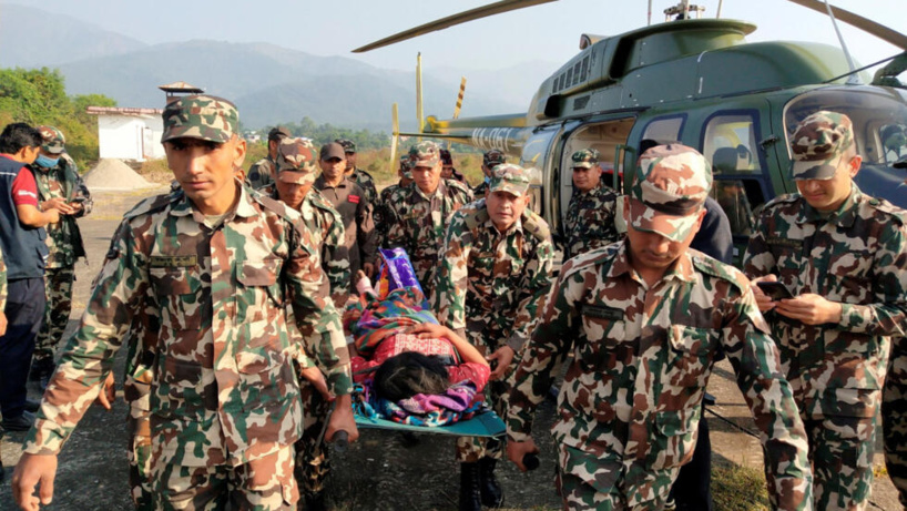 Népal: au moins 130 morts dans un séisme de magnitude 5,6 Népal: au moins 130 morts dans un séisme de magnitude 5,6