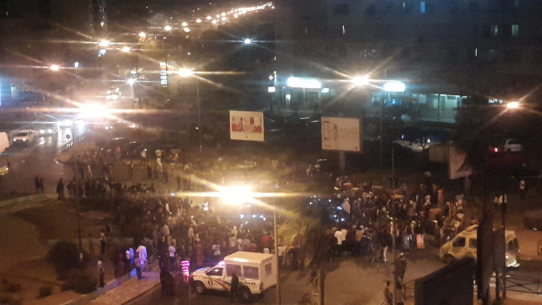 Retraite aux flambeaux: Rond point jet d'eau point d'attraction (PHOTOS) Retraite aux flambeaux: Rond point jet d'eau point d'attraction (PHOTOS)