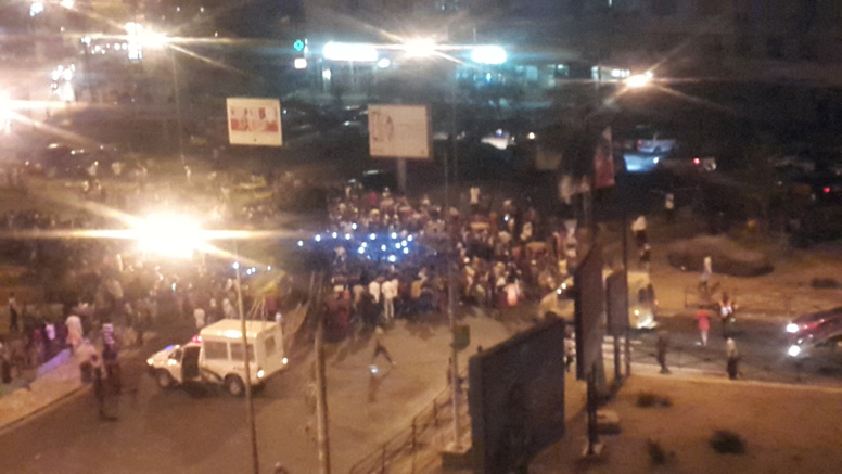 Retraite aux flambeaux: Rond point jet d'eau point d'attraction (PHOTOS) Retraite aux flambeaux: Rond point jet d'eau point d'attraction (PHOTOS)