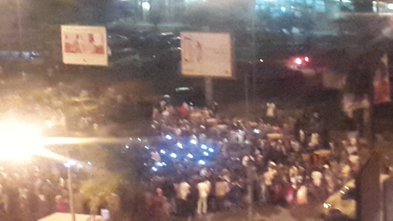 Retraite aux flambeaux: Rond point jet d'eau point d'attraction (PHOTOS)