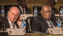 Hayatou réaffirme son soutien à Blatter Hayatou réaffirme son soutien à Blatter