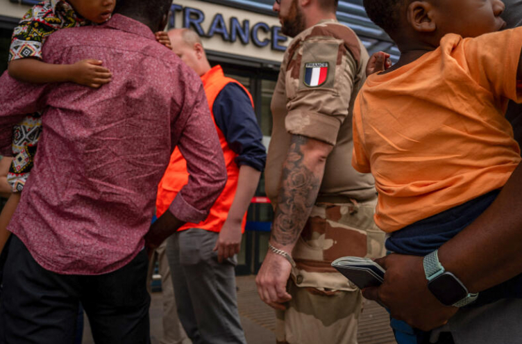 Un rapport parlementaire sans concessions sur la politique de la France en Afrique