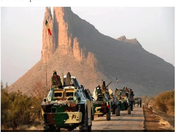 Mali: l'armée se rapproche de Kidal, des combats éclatent à quelques kilomètres de la ville Mali: l'armée se rapproche de Kidal, des combats éclatent à quelques kilomètres de la ville