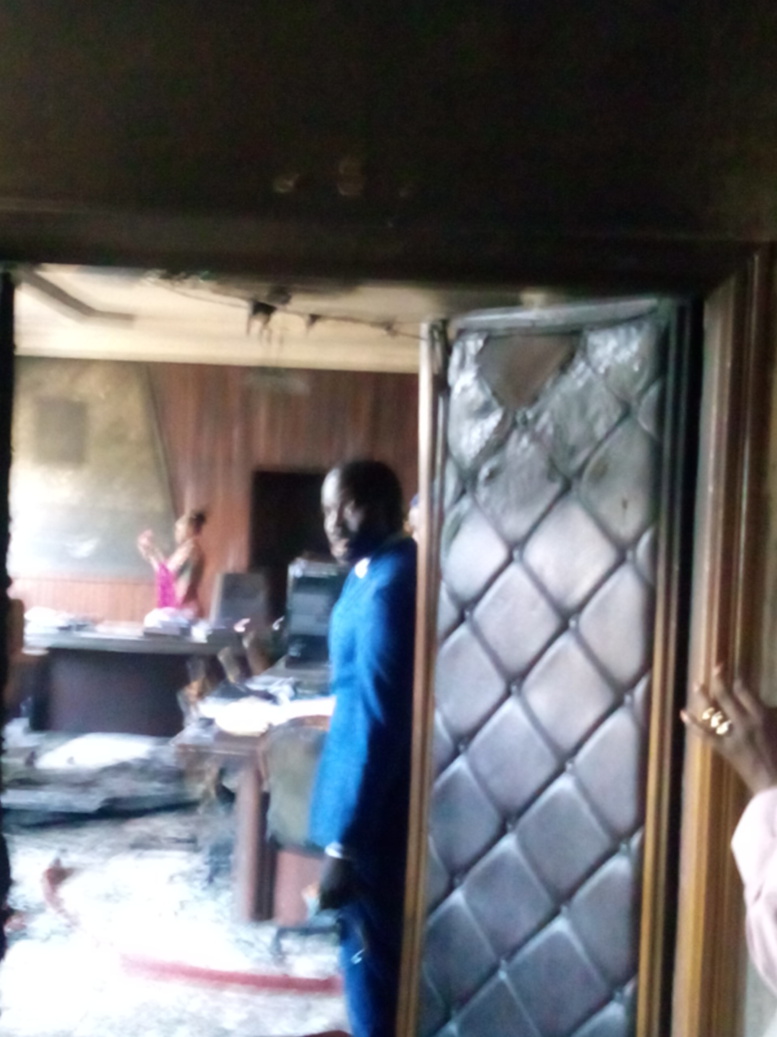 Incendie au bureau du Ministre Omar YOUM: Les sapeurs donnent les détails du sinistre Incendie au bureau du Ministre Omar YOUM: Les sapeurs donnent les détails du sinistre