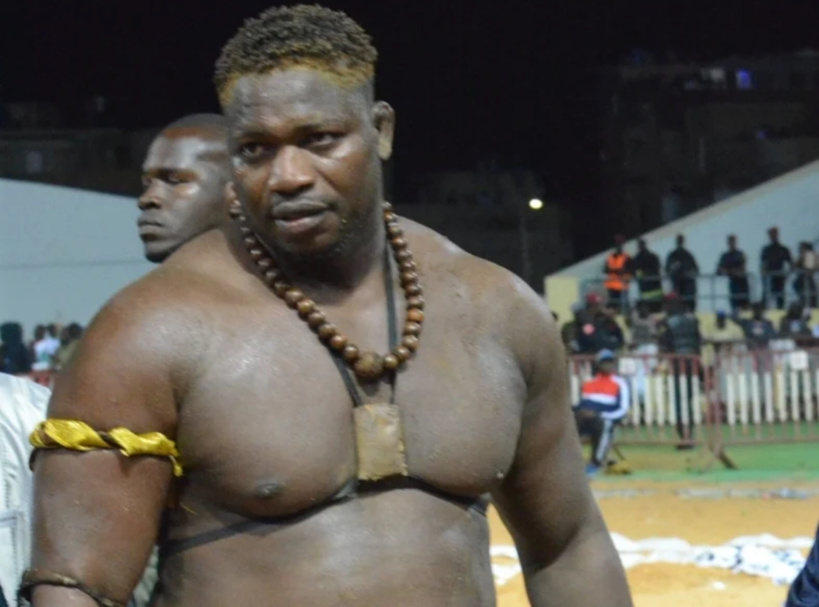 Lutte sénégalaise: Tapha Tine terrasse Eumeu Sène au terme d’un combat sanglant Lutte sénégalaise: Tapha Tine terrasse Eumeu Sène au terme d’un combat sanglant
