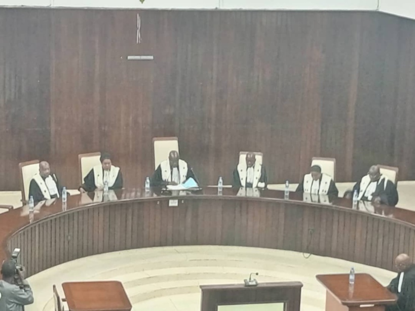 Cour suprême : les nouveaux membres de la CENA et du Conseil constitutionnel ont prêté serment ce lundi Cour suprême : les nouveaux membres de la CENA et du Conseil constitutionnel ont prêté serment ce lundi