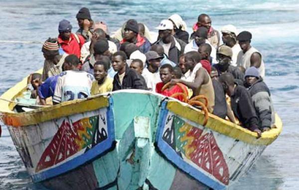 Migration irrégulière : deux pirogues interceptées, trois (3) nourrissons et leurs mamans parmi les passagers