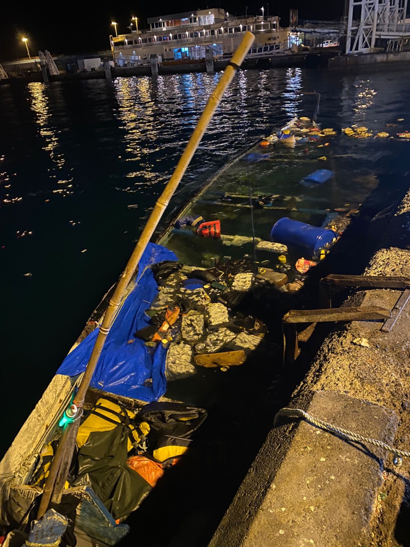 L’arrivée surréaliste de 95 migrants partis du Sénégal dont 3 femmes, 8 enfants et un bébé aux Îles Canaries L’arrivée surréaliste de 95 migrants partis du Sénégal dont 3 femmes, 8 enfants et un bébé aux Îles Canaries