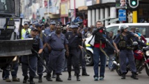 Quelques incidents ont émaillé la manifestation, une cinquantaine de contre-manifestants ayant tenté de perturber cette marche pour la paix à Durban, le 16 avril 2015. REUTERS/Rogan Ward