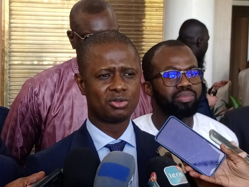 Compteurs Woyofal: Antoine Félix Diome annonce la suspension totale de la 3e tranche Compteurs Woyofal: Antoine Félix Diome annonce la suspension totale de la 3e tranche