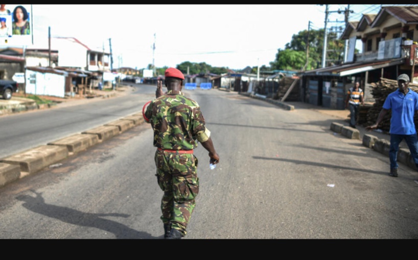 Sierra Leone: le gouvernement allège le couvre-feu au lendemain d’affrontements à Freetown Sierra Leone: le gouvernement allège le couvre-feu au lendemain d’affrontements à Freetown