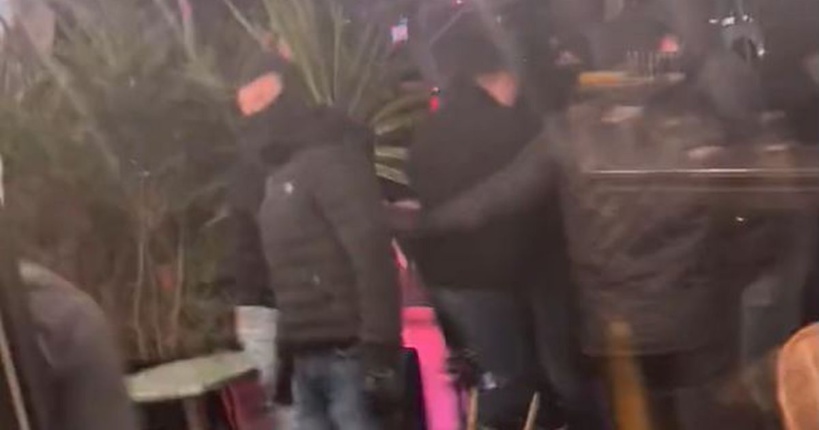 Avant-match PSG-Newcastle: des supporters parisiens ont attaqué des fans anglais Avant-match PSG-Newcastle: des supporters parisiens ont attaqué des fans anglais