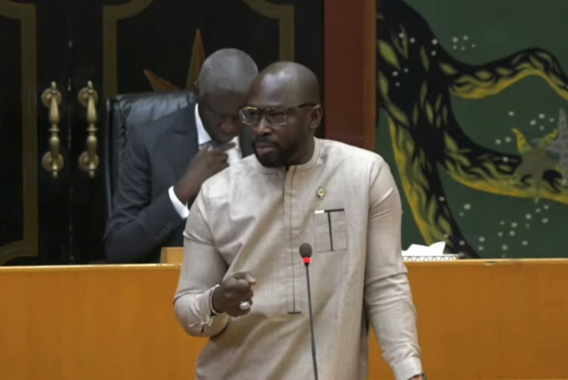 Projet du budget 2024 du ministère de l'Agriculture: le député Ibrahima Diop tire sur son camarade Cheikh Seck et ses photos à la Tour Eiffel Projet du budget 2024 du ministère de l'Agriculture: le député Ibrahima Diop tire sur son camarade Cheikh Seck et ses photos à la Tour Eiffel