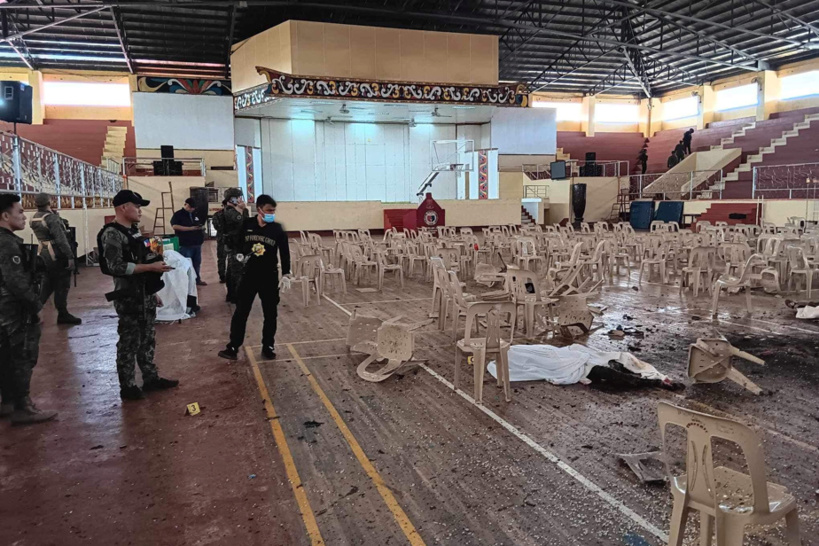 Une explosion lors d'un office religieux dans le sud des Philippines fait au moins trois morts Une explosion lors d'un office religieux dans le sud des Philippines fait au moins trois morts
