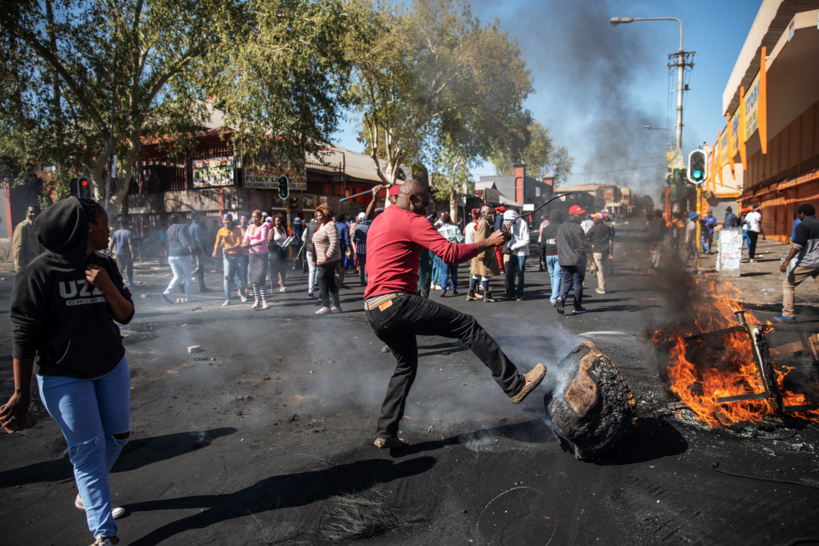 Afrique du Sud: sept criminels présumés brûlés vifs par une foule