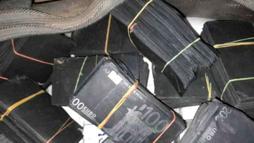 Affaire de la saisie des 2 milliards de billets noirs: au total 4 faussaires arrêtés dont le fils d'un marabout établi en Gambie Affaire de la saisie des 2 milliards de billets noirs: au total 4 faussaires arrêtés dont le fils d'un marabout établi en Gambie