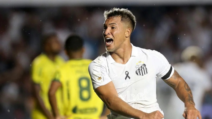 Brésil : violentes scènes de colère à Santos après la relégation du club Brésil : violentes scènes de colère à Santos après la relégation du club