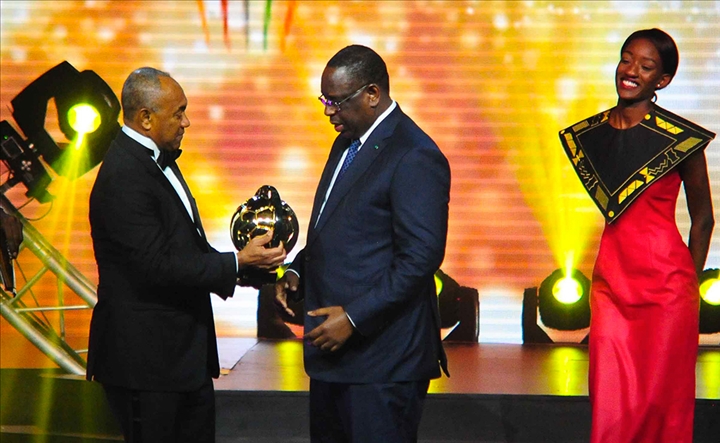Foot : la CAF décerne un prix d’excellence à Macky Sall