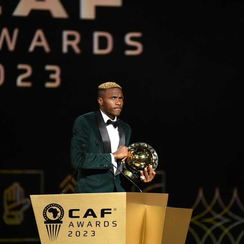 CAF Awards 2023 : Victor Osimhen élu meilleur footballeur africain de l’année CAF Awards 2023 : Victor Osimhen élu meilleur footballeur africain de l’année