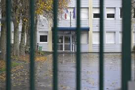 « J'ai envie de tuer quelqu'un aujourd'hui» : ce que l’on sait de l’adolescente de 12 ans qui a menacé sa professeur avec un couteau à Rennes