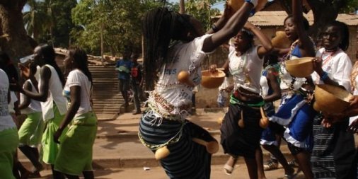 Célébration 16e Edition du festival Kom-Kom: Ziguinchor vibre au rythme du folklore