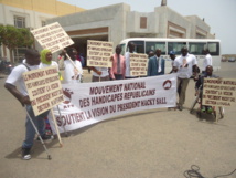 Egalité des chances: Macky Sall gâte les handicapés Egalité des chances: Macky Sall gâte les handicapés