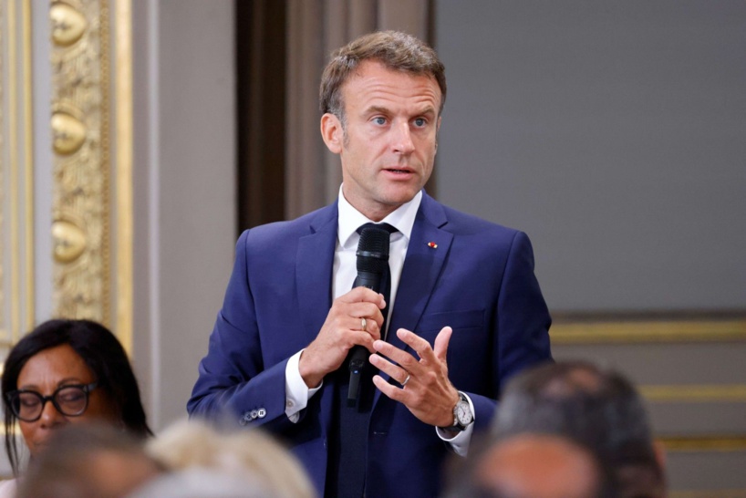 La loi sur l'immigration est "un bouclier qui nous manquait", dit Emmanuel Macron