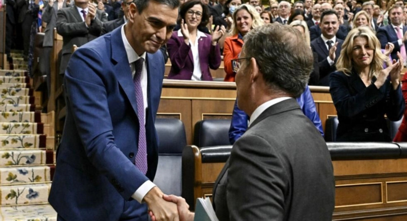 Espagne: Pedro Sanchez rencontre Nuñez Feijóo dans un climat de tension rarement atteint