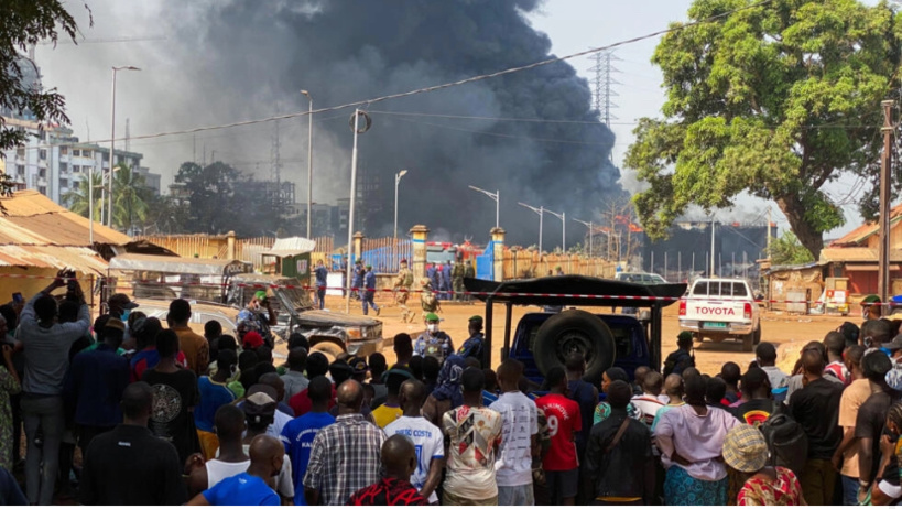 Tensions liées au manque d'essence en Guinée, où le bilan de l'incendie de Conakry s'alourdit Tensions liées au manque d'essence en Guinée, où le bilan de l'incendie de Conakry s'alourdit