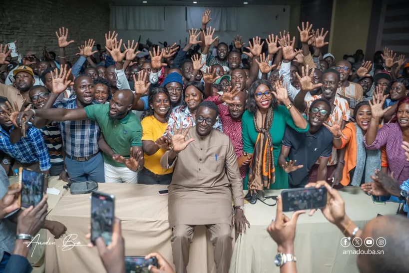 Autopont de liberté 6 : Amadou Ba acceuili en héros Autopont de liberté 6 : Amadou Ba acceuili en héros