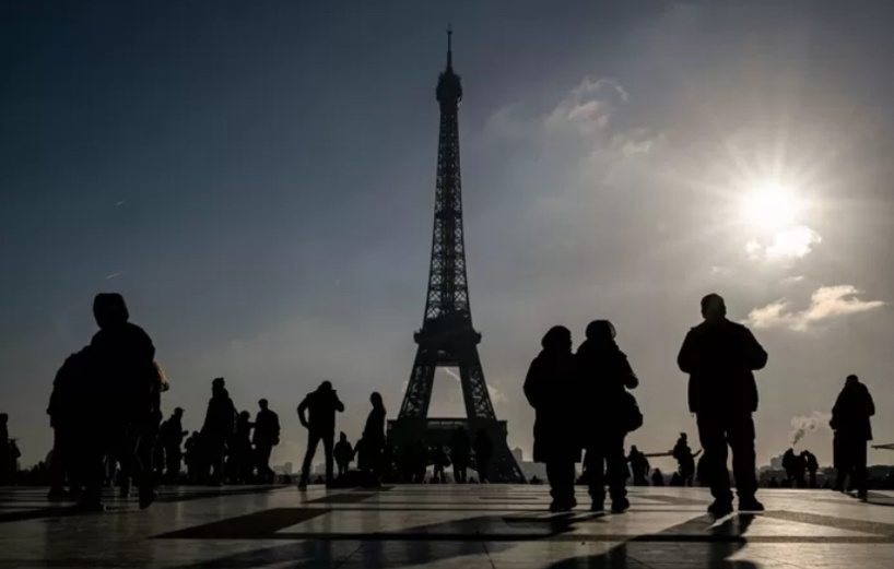 Une fillette de 7 ans sexuellement agressée près de la tour Eiffel: son père neutralise l’auteur Une fillette de 7 ans sexuellement agressée près de la tour Eiffel: son père neutralise l’auteur