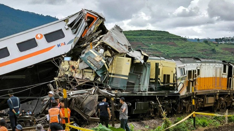 Indonésie: une collision entre deux trains fait trois morts et 28 blessés Indonésie: une collision entre deux trains fait trois morts et 28 blessés