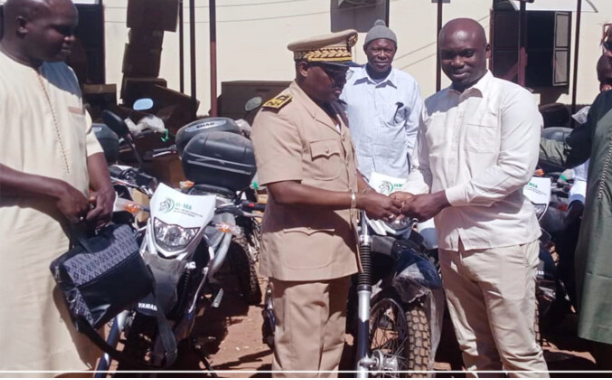 Tambacounda : 70 motos remises aux sept (7) districts sanitaires de la région par le gouverneur 