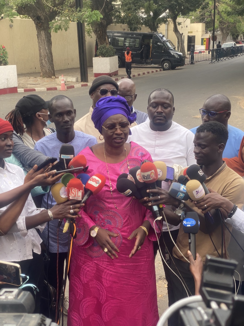 Aminata Touré invalidée affirme: « nous allons nous battre et participer à la campagne électorale pour le départ de ce régime » Aminata Touré invalidée affirme: « nous allons nous battre et participer à la campagne électorale pour le départ de ce régime »