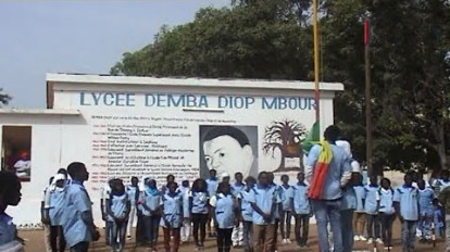 Déficit de salles de classe et de professeurs : les élèves du Lycée Demba Diop boudent les cours
