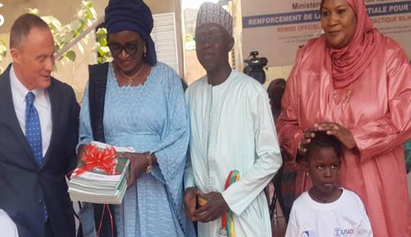 L’ambassade des Etats-Unis a remis un lot de près de 650 000 manuels didactiques pour le préscolaire et l’élémentaire L’ambassade des Etats-Unis a remis un lot de près de 650 000 manuels didactiques pour le préscolaire et l’élémentaire