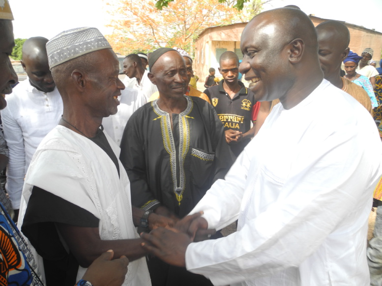 La première étape de sa tournée bouclée, Idrissa Seck prie au "Kazu rajab" La première étape de sa tournée bouclée, Idrissa Seck prie au "Kazu rajab"