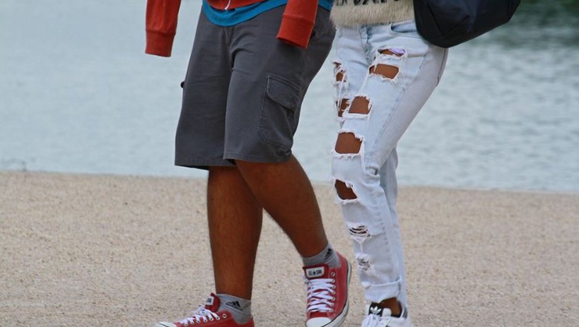 Podor : le proviseur du lycée de Thillé Boubacar interdit la dépigmentation, les jeans déchirés... Podor : le proviseur du lycée de Thillé Boubacar interdit la dépigmentation, les jeans déchirés...