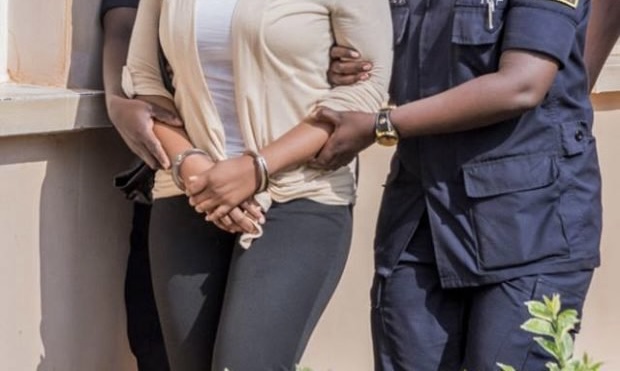 Tambacounda: une jeune fille de 15 ans tente d'empoisonner son mari et sa co-épouse enceinte avec des tessons de bouteille 