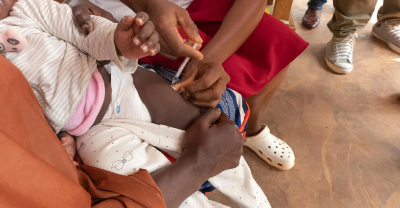 Le Cameroun lance la première campagne de vaccination systématique des enfants contre le paludisme Le Cameroun lance la première campagne de vaccination systématique des enfants contre le paludisme