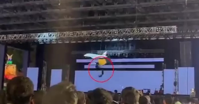 Inde : Le PDG chute mortellement sous les yeux de ses employés lors d'une fête d’entreprise Inde : Le PDG chute mortellement sous les yeux de ses employés lors d'une fête d’entreprise