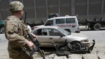 Un militaire américain sur le lieu de l'explosion à Kaboul, le 17 mai 2015. REUTERS/Omar Sobhani