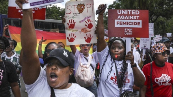 Kenya: des milliers de femmes manifestent contre les féminicides Kenya: des milliers de femmes manifestent contre les féminicides